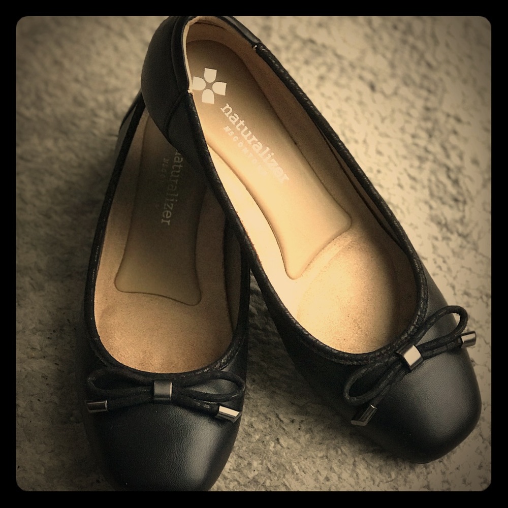 Naturalizer Black Ballet Flats